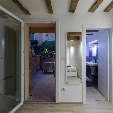 Luxury Suite In The Center I Private Patio & Kitchen Bologne Extérieur photo